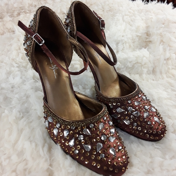 🍁CLEARANCE🍁 Manichi Mani Jeweled Heels - Picture 1 of 5